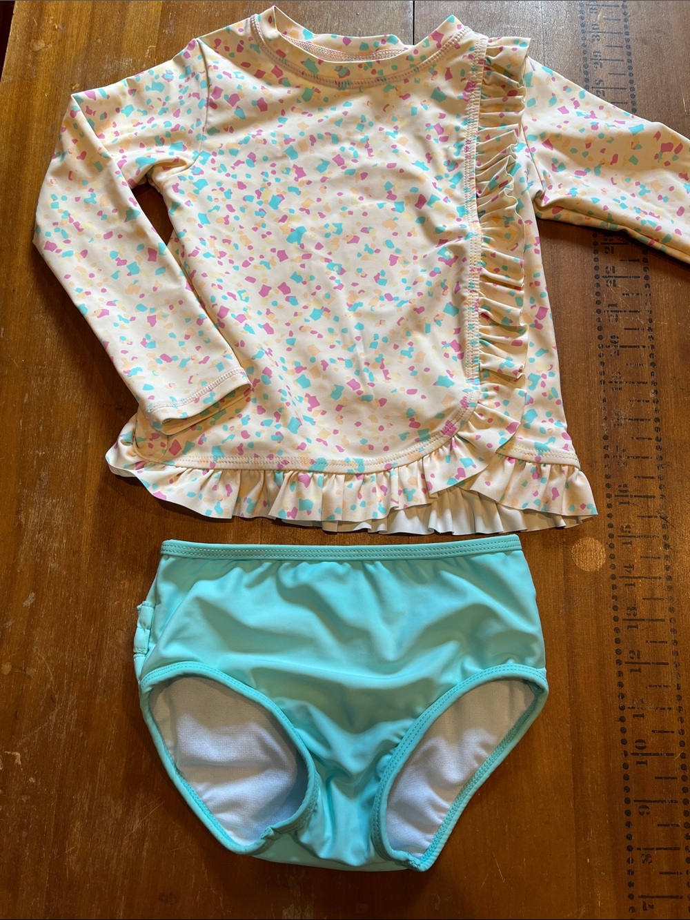 Set/2 RUFFLE BUTTS 4T Cream Confetti Print Ruffled Rash Guard & Bottoms - Picture 8 of 9